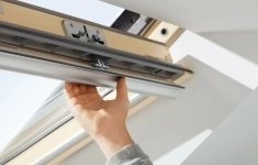 Мансардное окно VELUX (Велюкс) WoodLine Дизайн GLL 1061 FK06 66X118 см, ручка вверху картинка из объявления