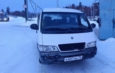 Микроавтобус Ssang Yong Istana 2003 года выпуска в Томске картинка из объявления