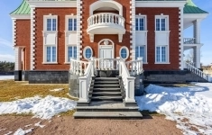 Продам коттедж 1360 м2 картинка из объявления