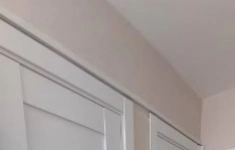 Монтажник межкомнатных дверей картинка из объявления