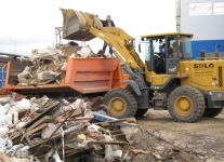 Вывоз строительного мусора в Чертовицах и Воронежской области и картинка из объявления
