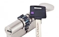 Цилиндр Mul-T-Lock Classic Pro ключ-вертушка (размер 60x50 мм) - Латунь, Шестеренка (3 ключа) картинка из объявления