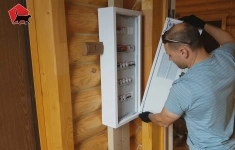 Электромонтажник деревянного дома в объявлении 1 фото Электромонтажник деревянного дома картинка из объявления