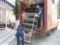 Грузчики. Переезды. Грузоперевозки. картинка из объявления