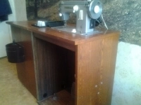 Швейная машина «Чайка 2» с электроприводом и тумбой картинка из объявления
