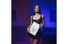 Официант в объявлении 1 фото Официант картинка из объявления