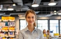 Продавец-консультант в объявлении 1 фото Продавец-консультант картинка из объявления