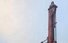 Продается грейферный гусеничный экскаватор Hitachi zx225 usr Is-3 (грейфер) картинка из объявления