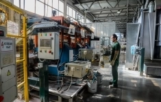 Оператор линии обработки стекла / рабочий на производство картинка из объявления